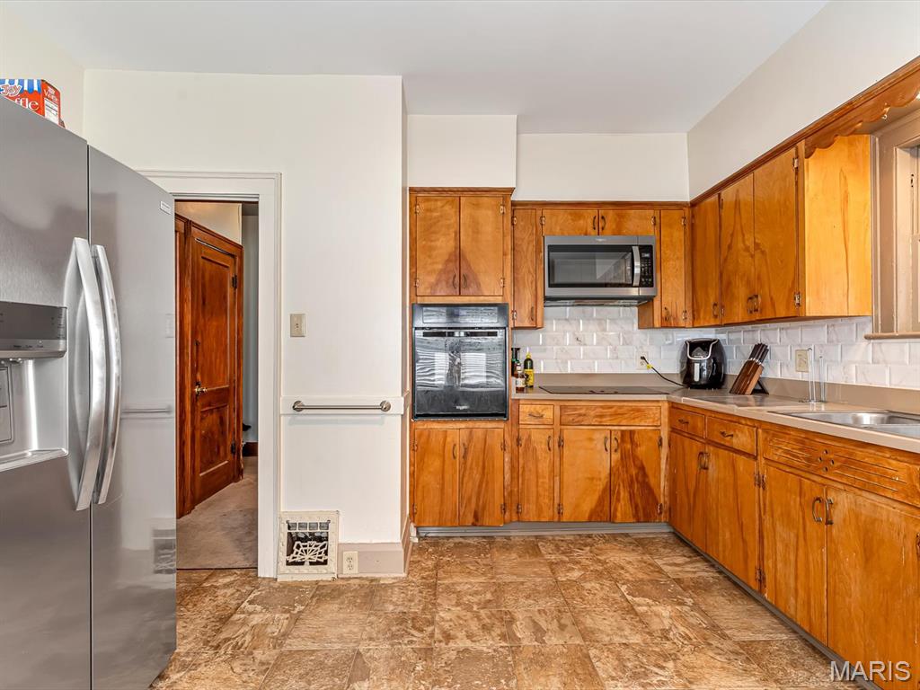 851 Washington Avenue Property Photo 18