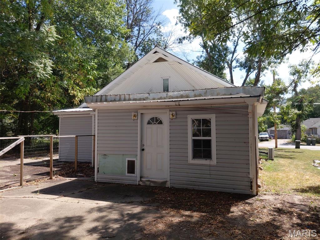 407 E Hickory Street Property Photo 2