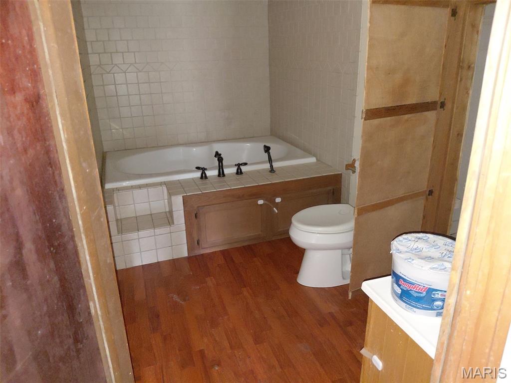 407 E Hickory Street Property Photo 11