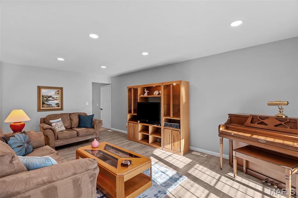 412 Woodrun Drive Property Photo 4