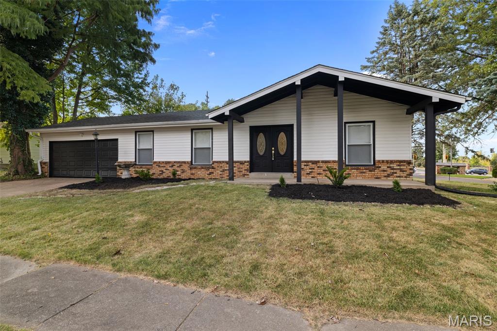 5891 Sir Edward Lane Property Photo 1