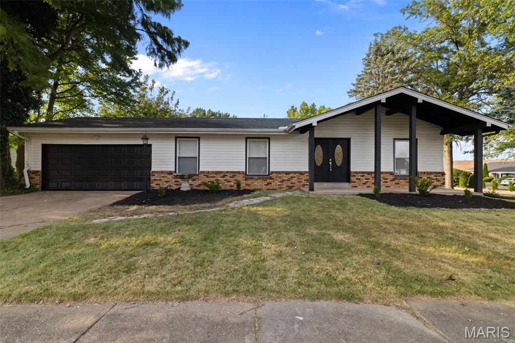 5891 Sir Edward Lane Property Photo 1