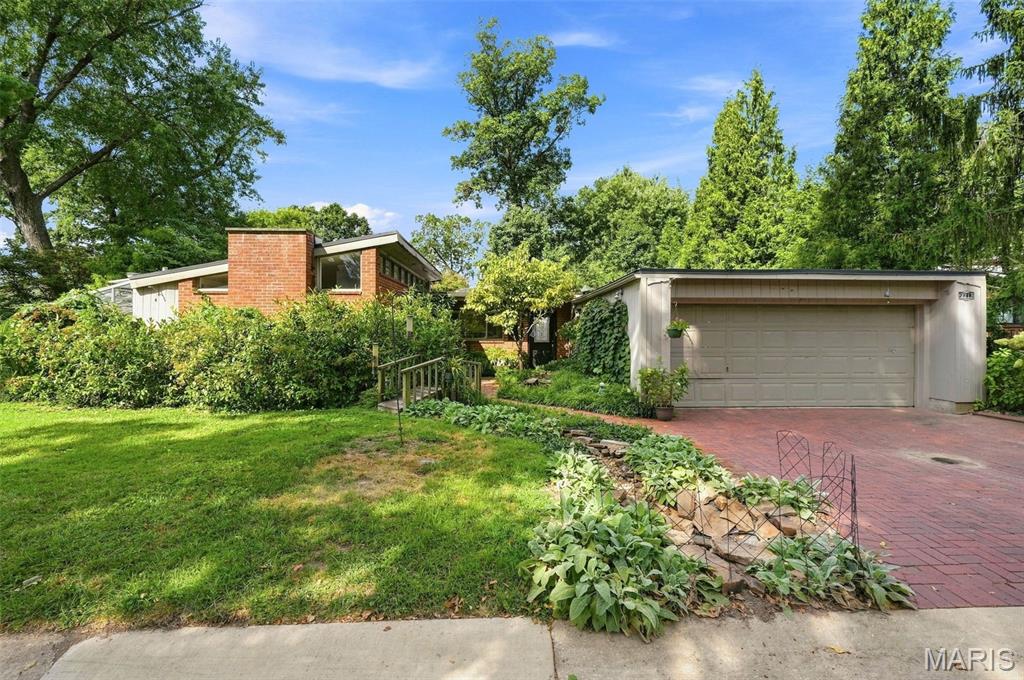 2217 Divot Drive Property Photo 1