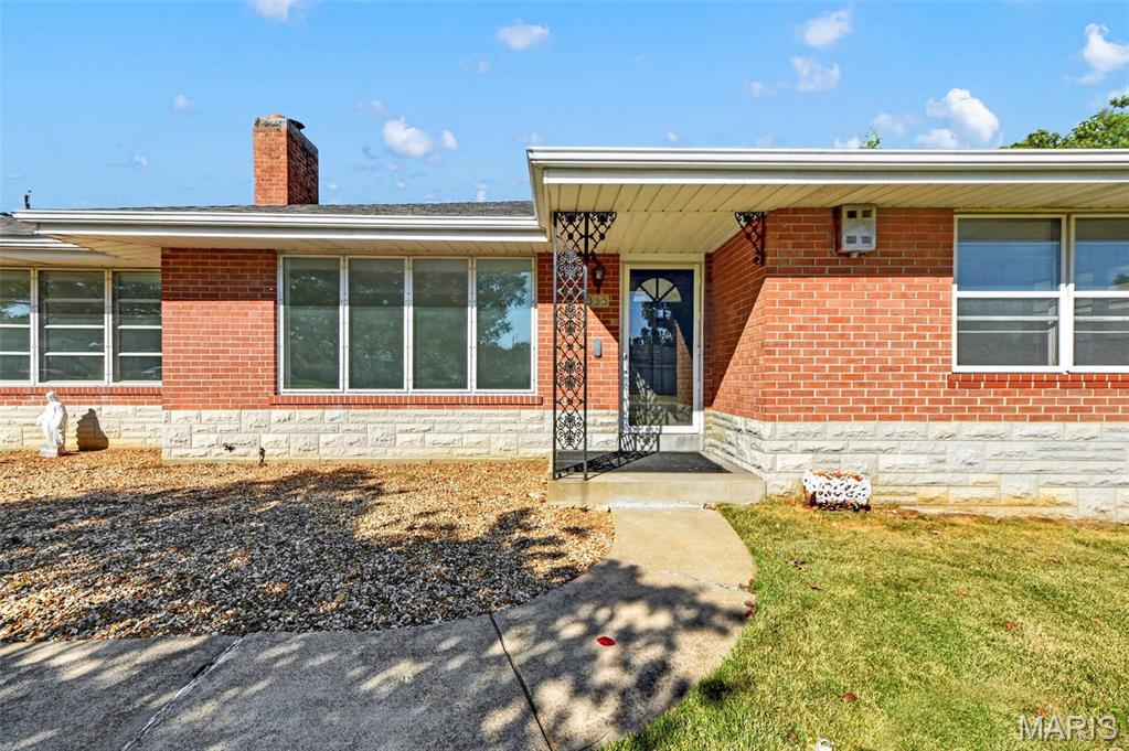 335 W Saint Anthony Lane Property Photo 2