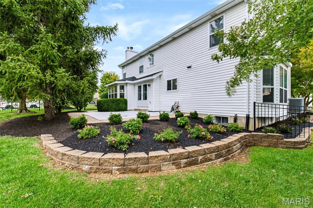 209 Harbour Pointe Drive Property Photo 2