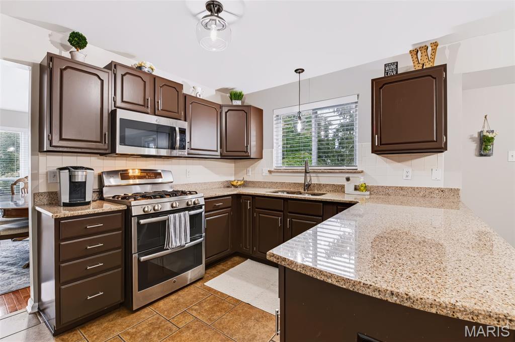 209 Harbour Pointe Drive Property Photo 16