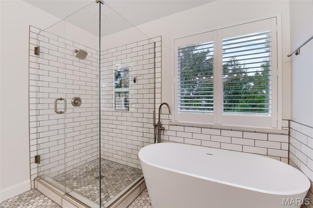 209 Harbour Pointe Drive Property Photo 23