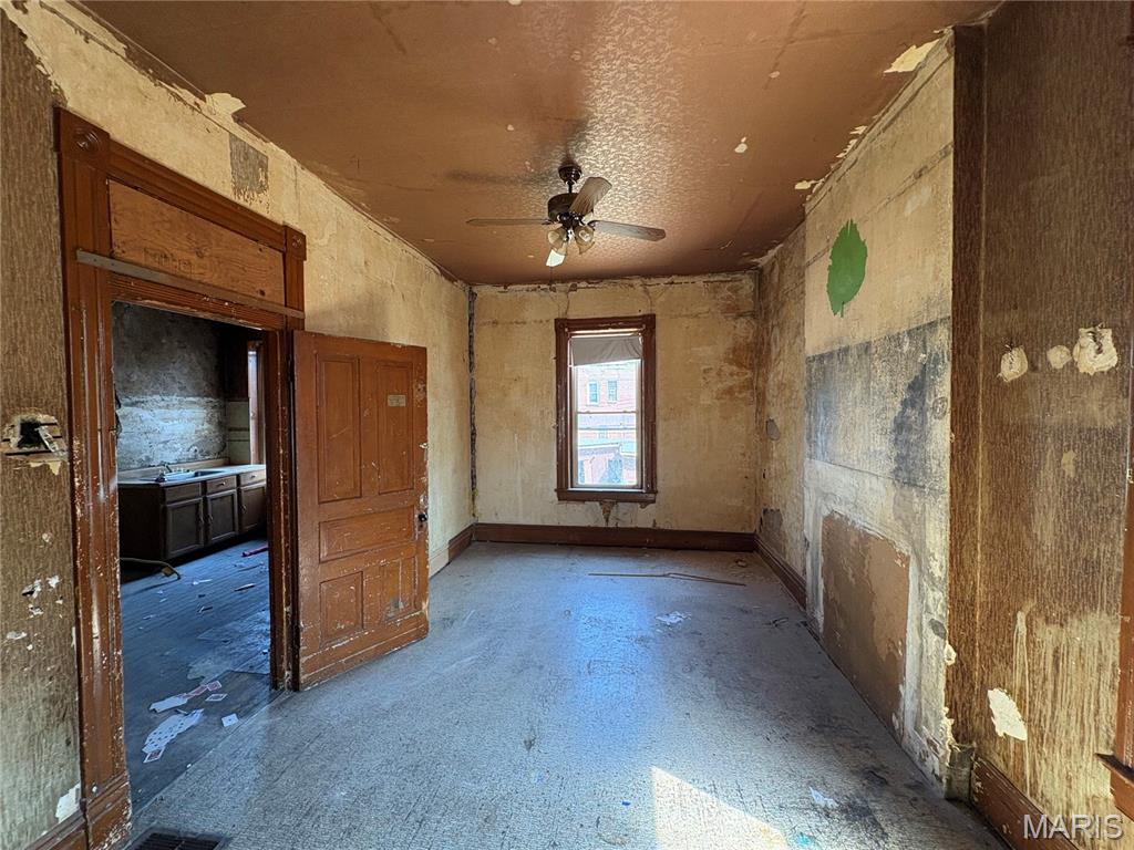 4354 S Compton Avenue Property Photo 7