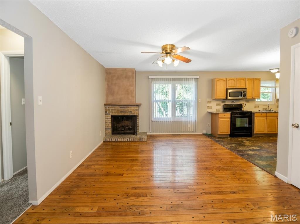 6693 Lesli Mari Court Property Photo 4