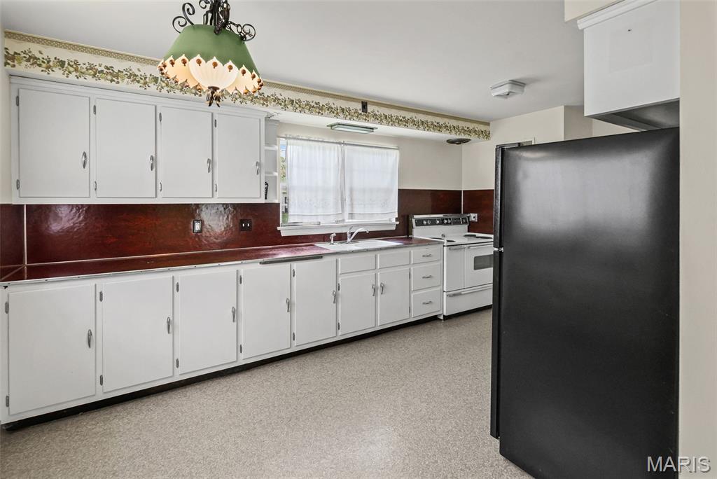 1246 Lakeshore Drive Property Photo 12