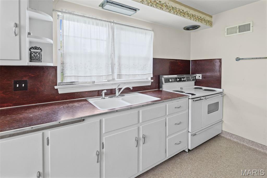1246 Lakeshore Drive Property Photo 13