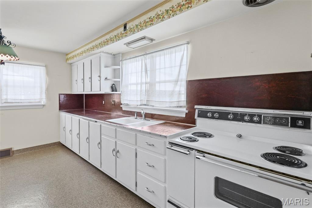 1246 Lakeshore Drive Property Photo 14