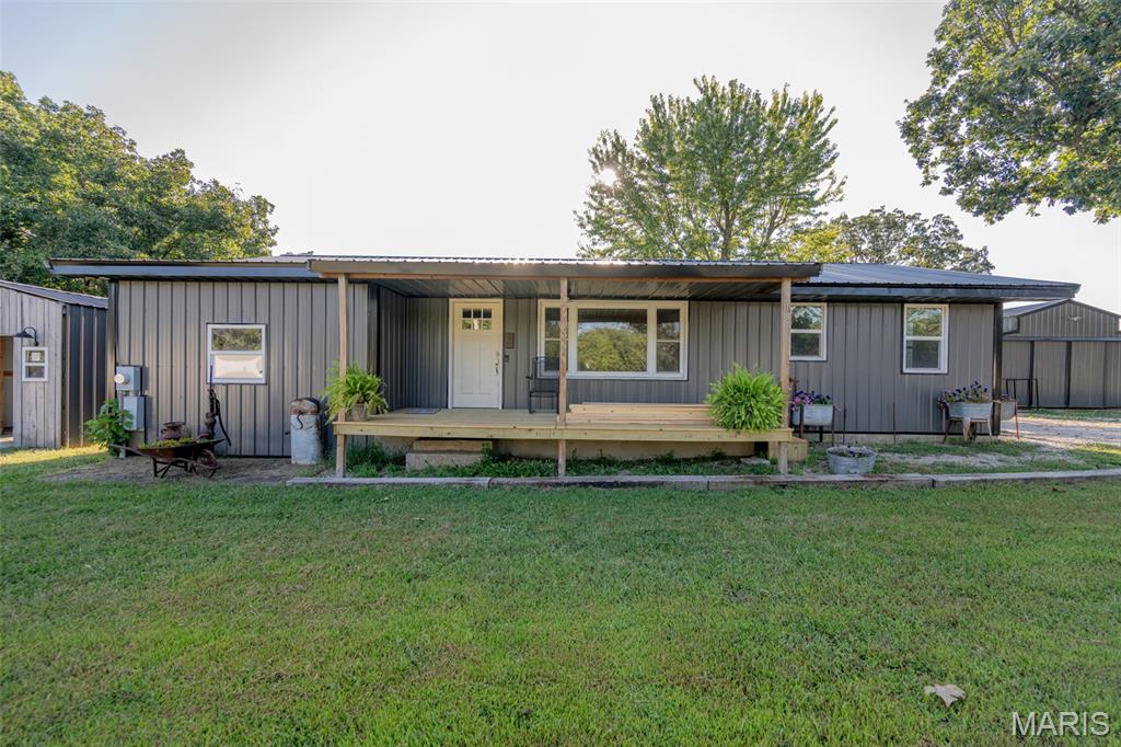 21816 Highway C Property Photo 7