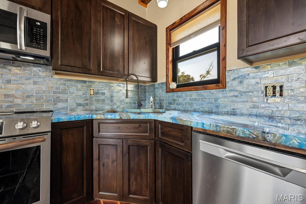 5 Taylor Lane Property Photo 15