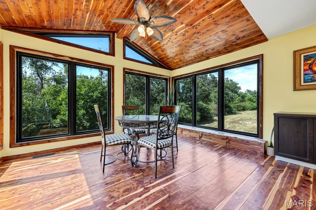 5 Taylor Lane Property Photo 18