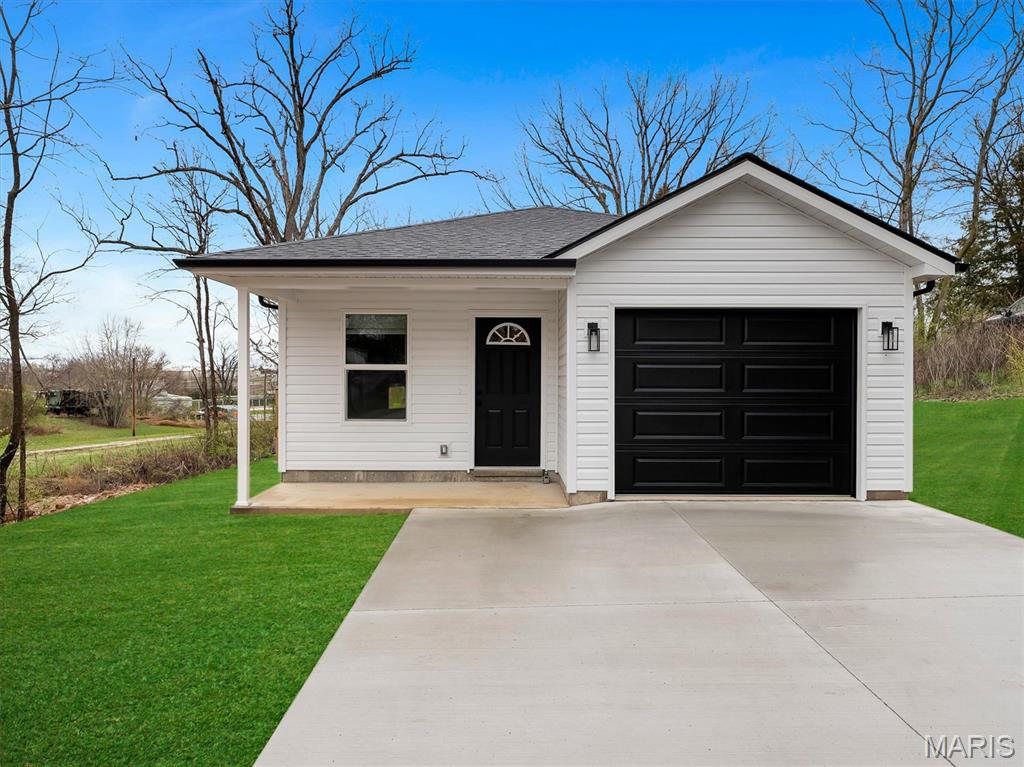 4 Hibbard St Property Photo 1