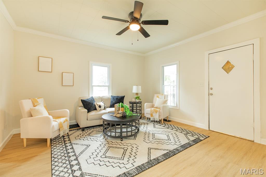 304 S Pence Street Property Photo 4