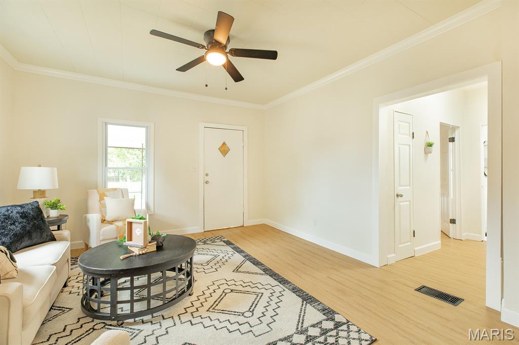 304 S Pence Street Property Photo 5