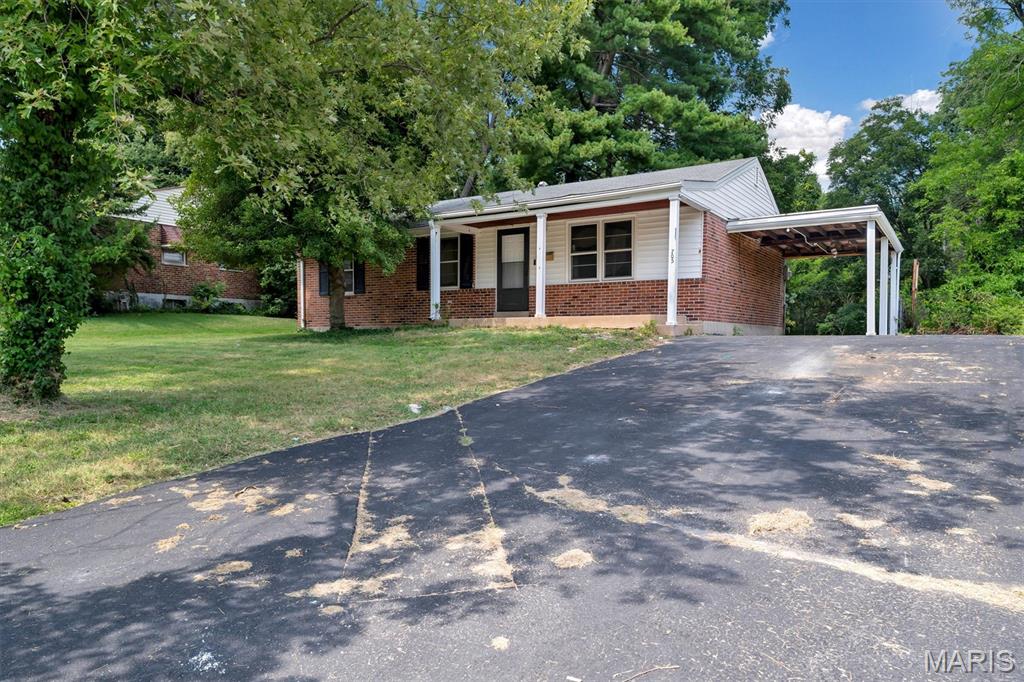705 Palace Court Property Photo 2