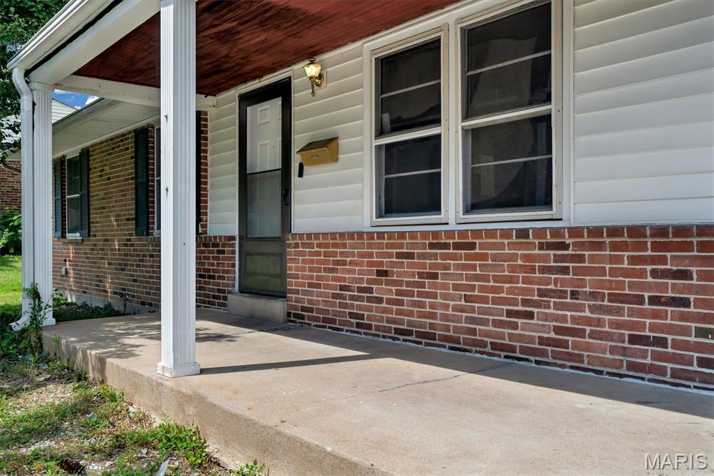 705 Palace Court Property Photo 3