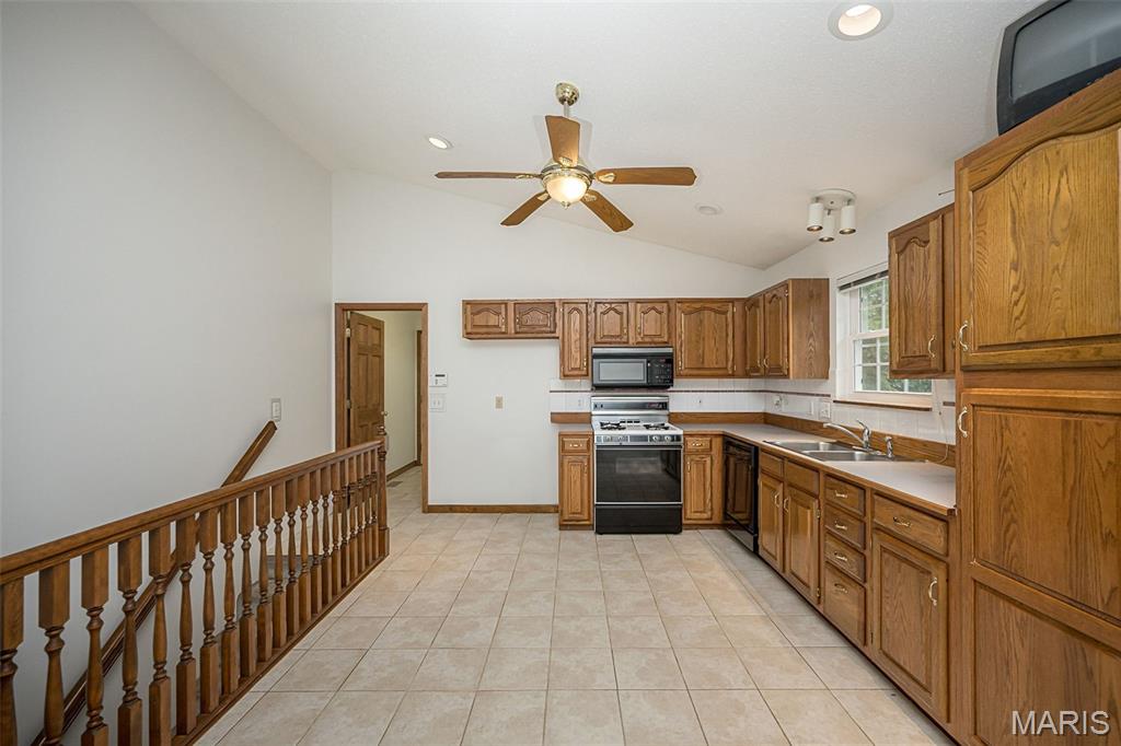 825 Colleen Drive Property Photo 4