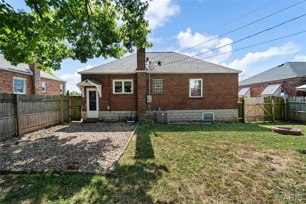 6201 Weber Road Property Photo 25