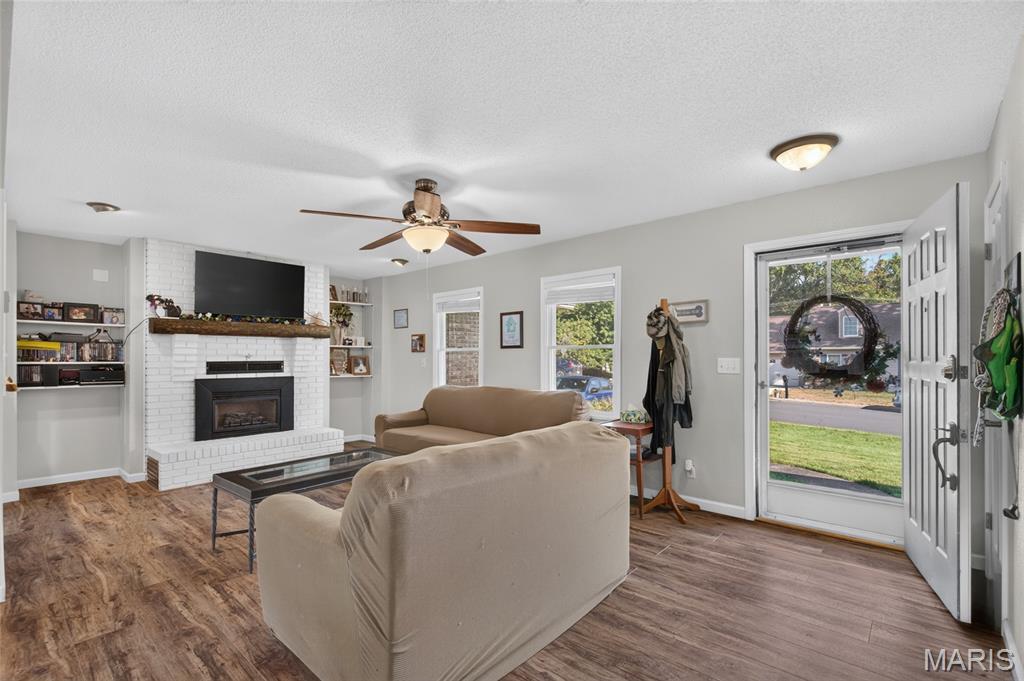 906 Laurel Drive Property Photo 3