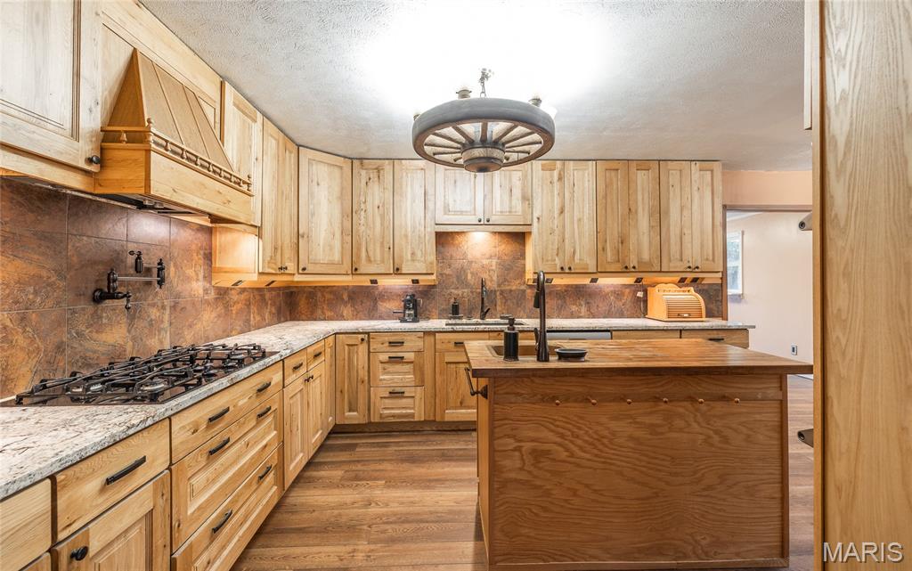 807 County Road 6410 Property Photo 1