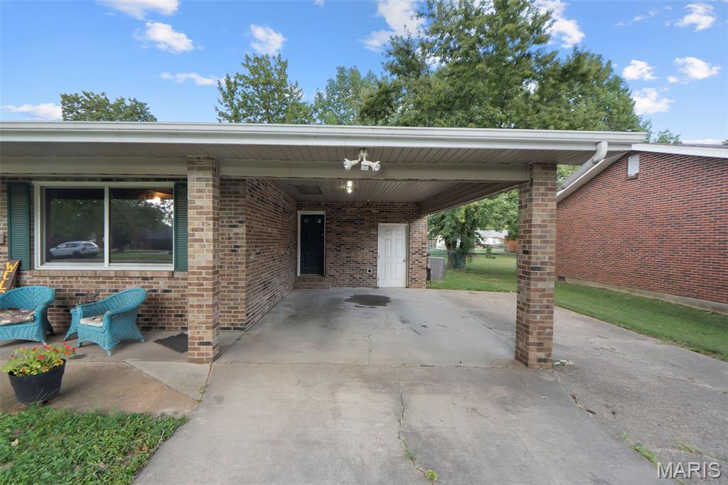 922 Davis Boulevard Property Photo 4