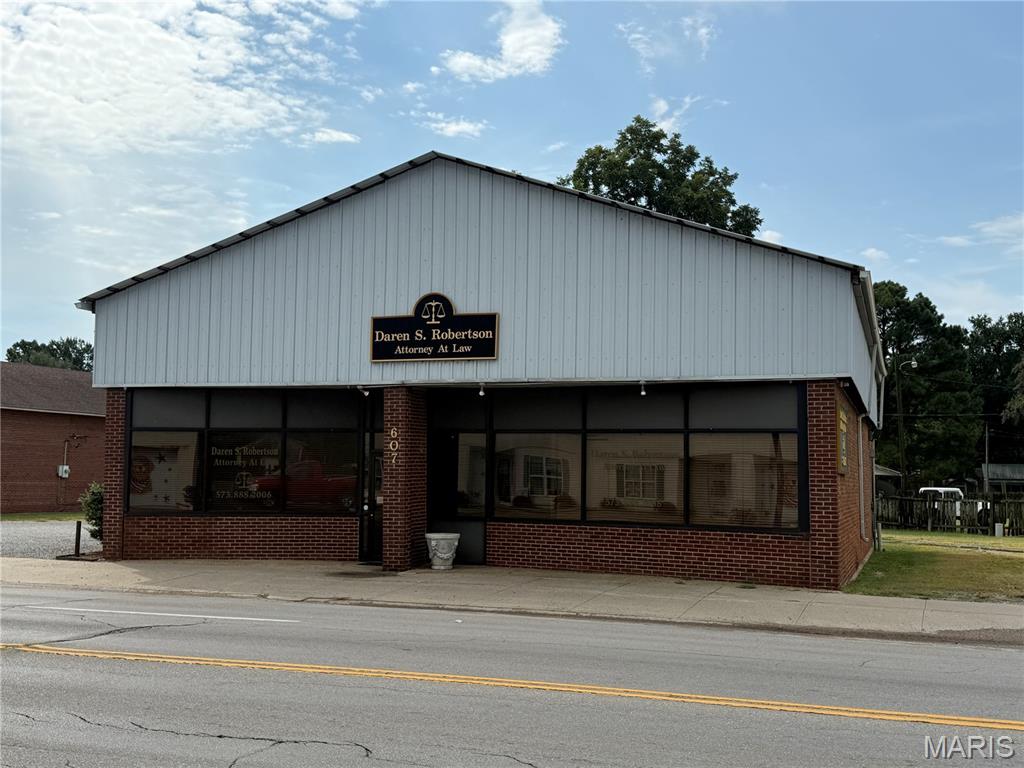 607 First Street Property Photo 1