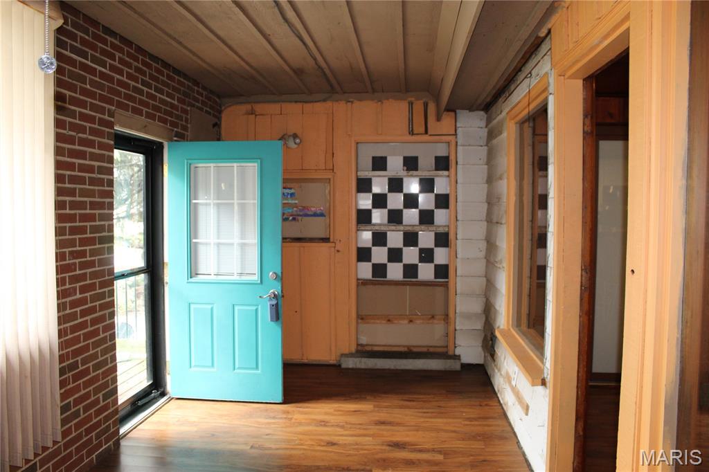 9428 Tennyson Avenue Property Photo 3