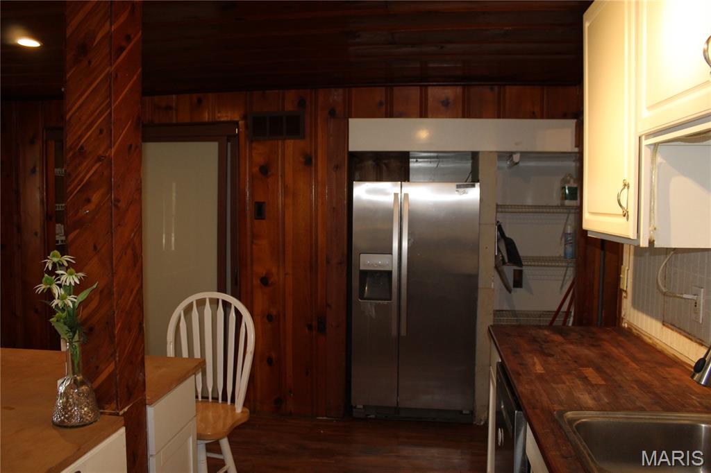 9428 Tennyson Avenue Property Photo 7