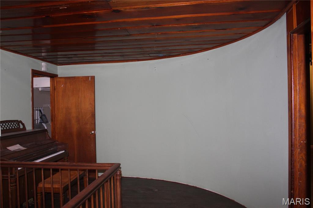 9428 Tennyson Avenue Property Photo 9