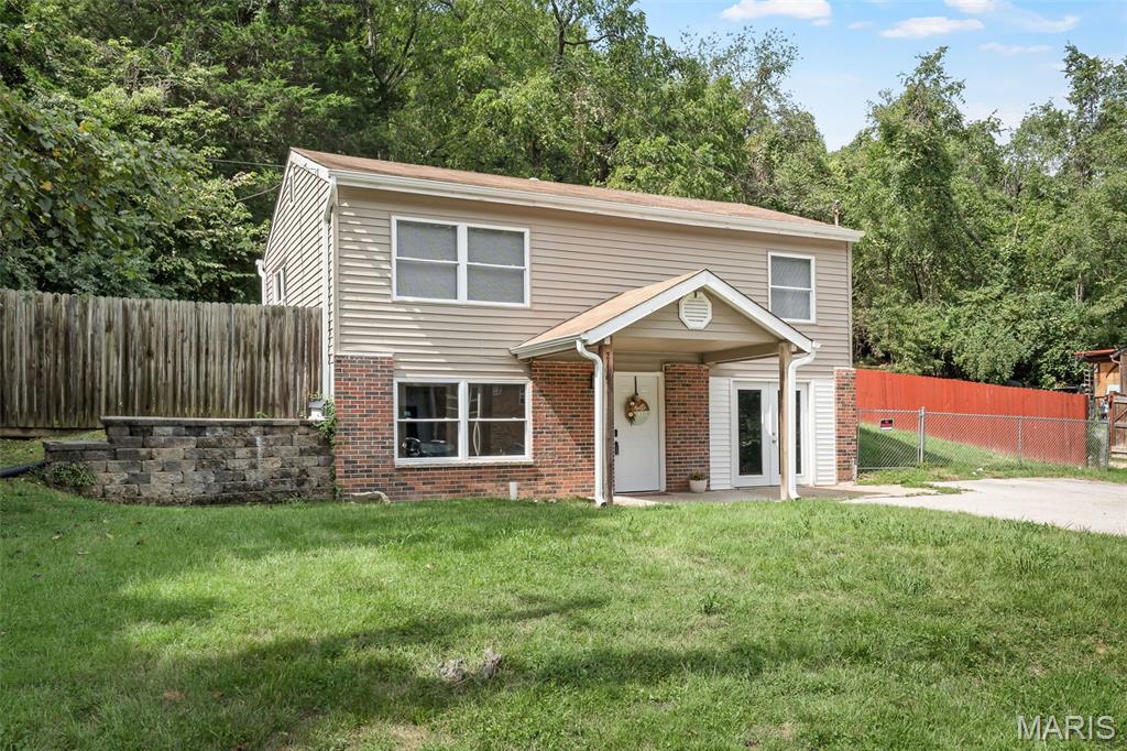 2119 Linnus Drive Property Photo 2