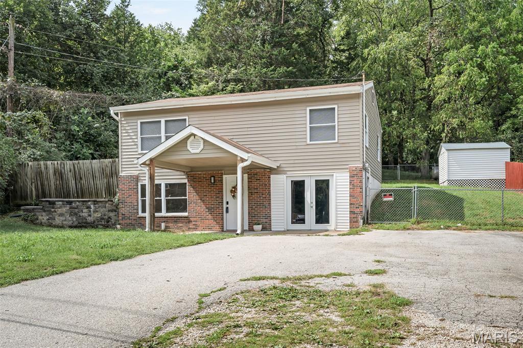 2119 Linnus Drive Property Photo 3