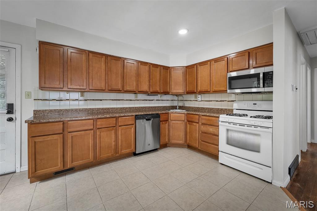 2119 Linnus Drive Property Photo 10