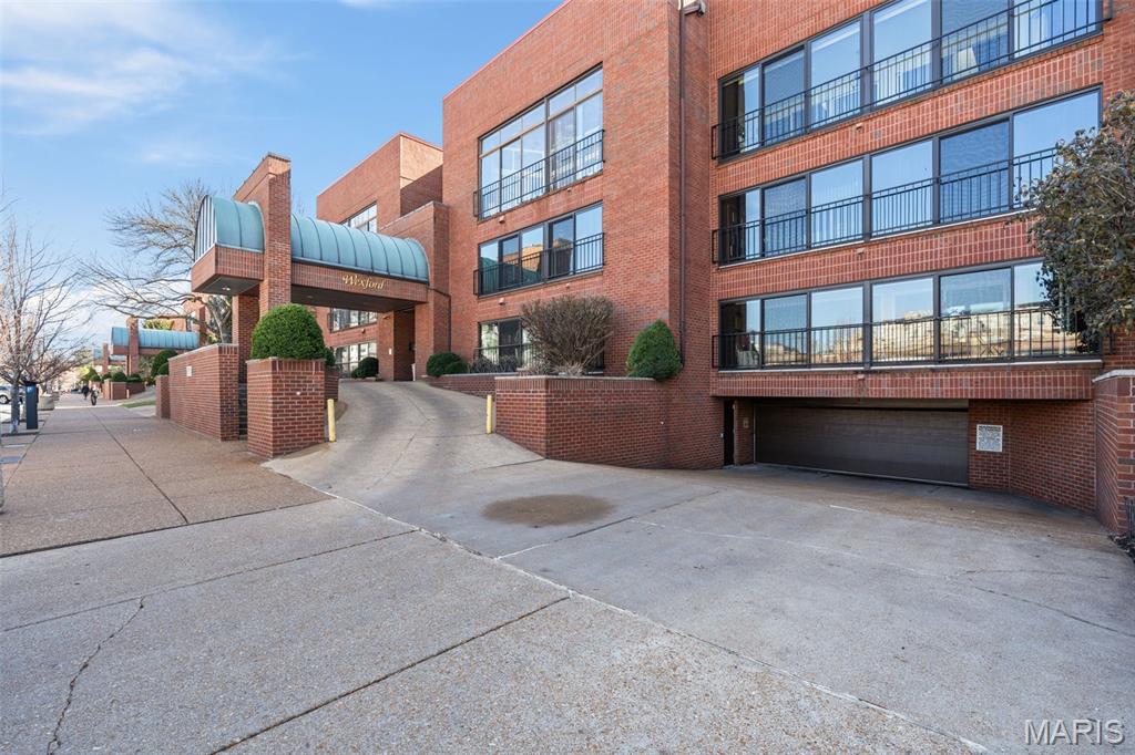 4570 Laclede Avenue 205