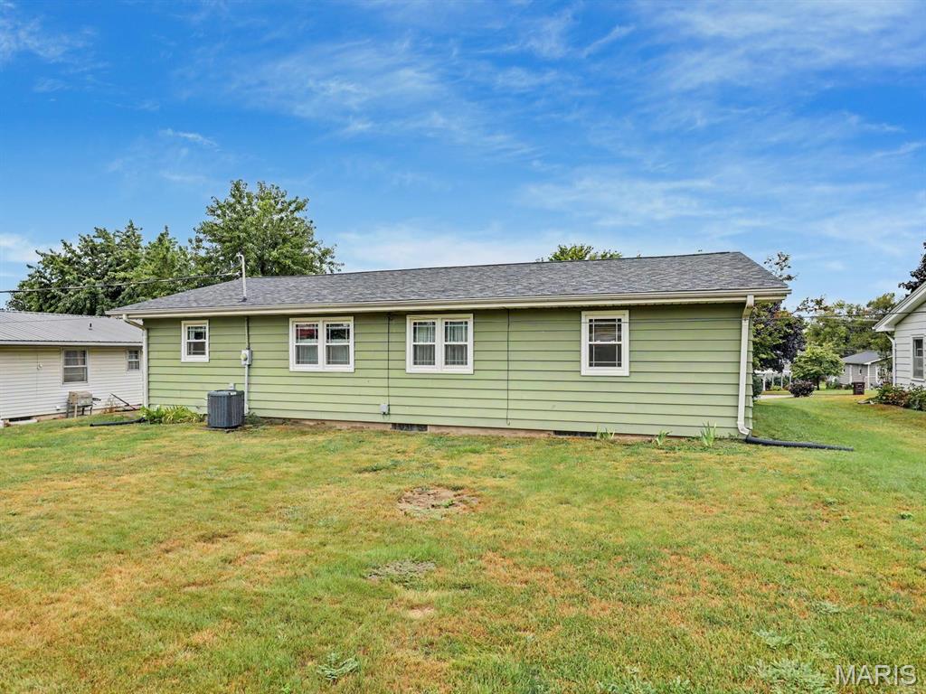 1015 Easy Street Property Photo 4