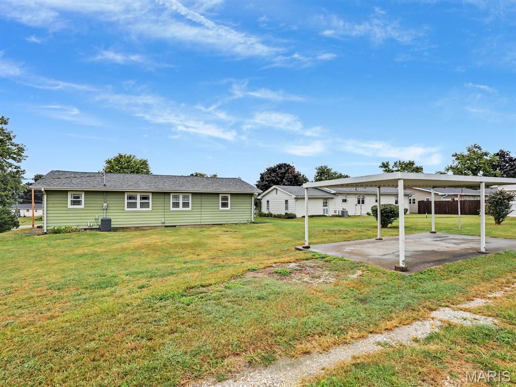 1015 Easy Street Property Photo 5