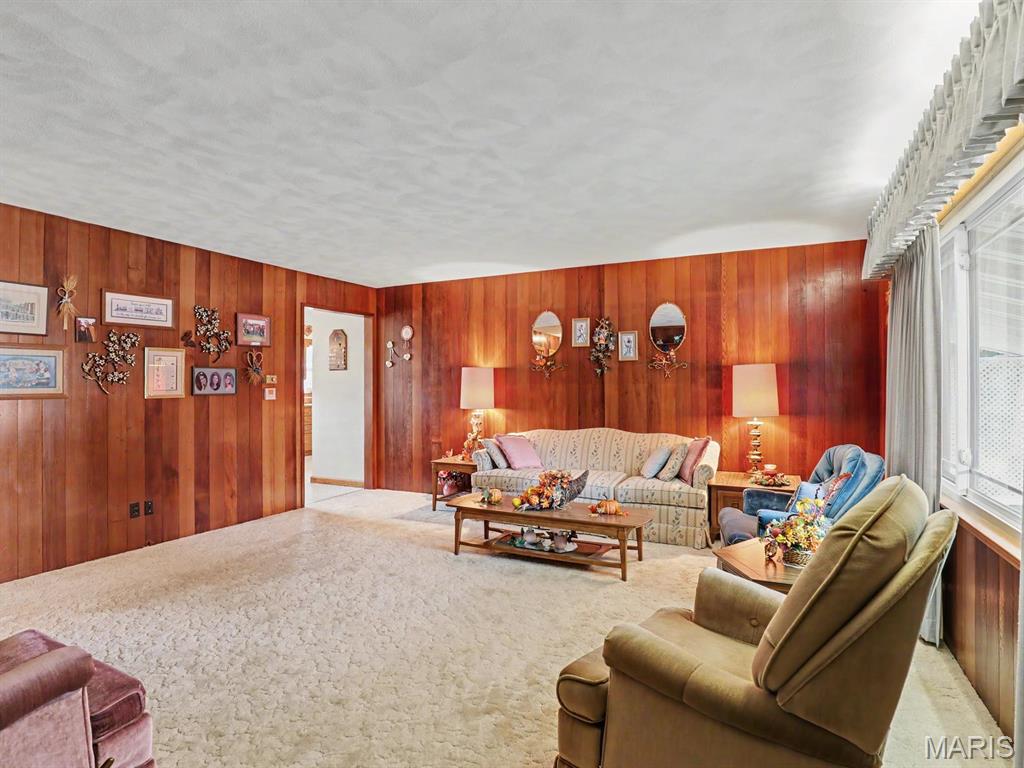 1015 Easy Street Property Photo 7