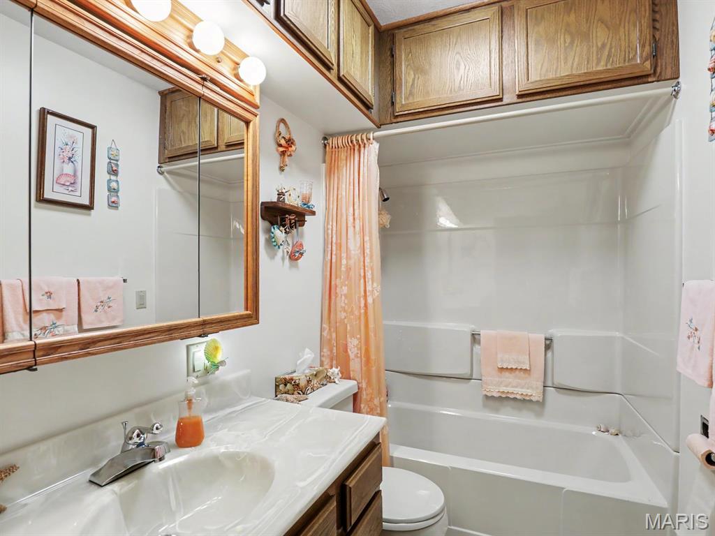 1015 Easy Street Property Photo 14