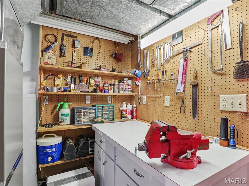 1015 Easy Street Property Photo 25