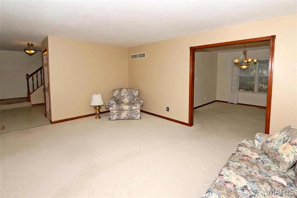 1908 Saint Johns Crossing Property Photo 7