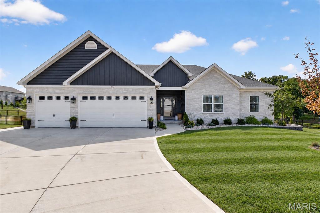 512 Spruce Hollow Court Property Photo 1
