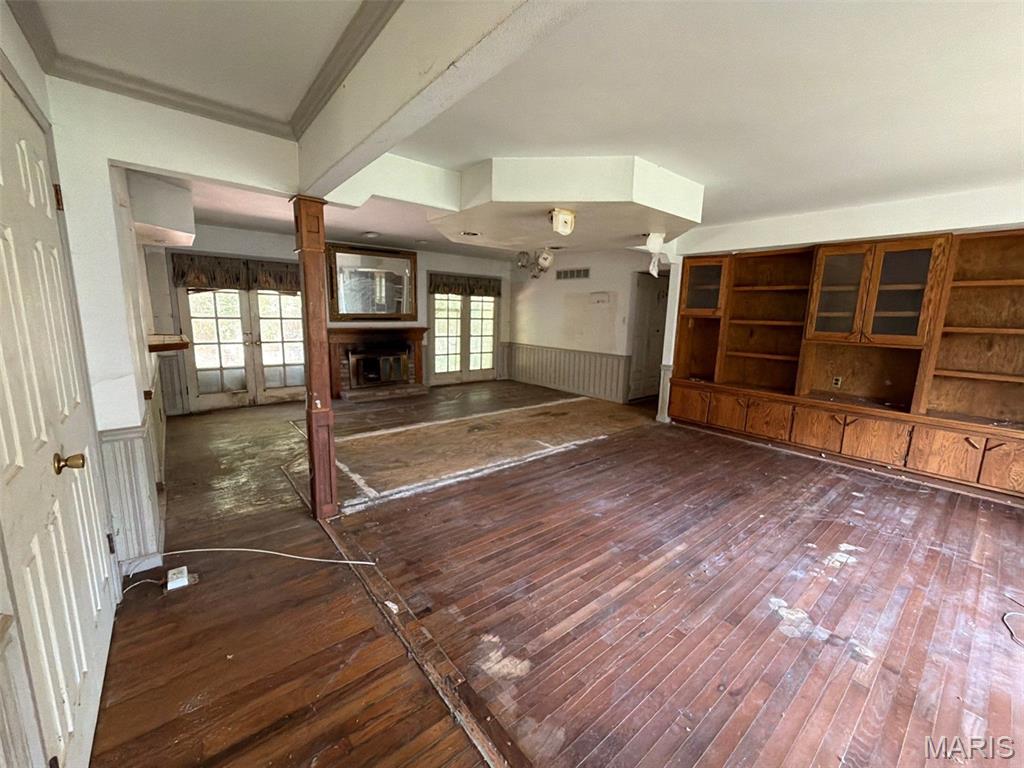1525 Moonlight Drive Property Photo 2