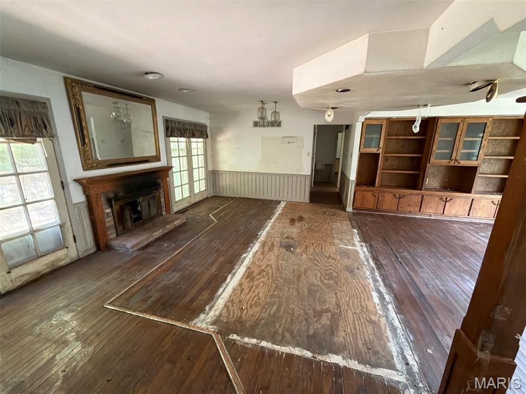 1525 Moonlight Drive Property Photo 3