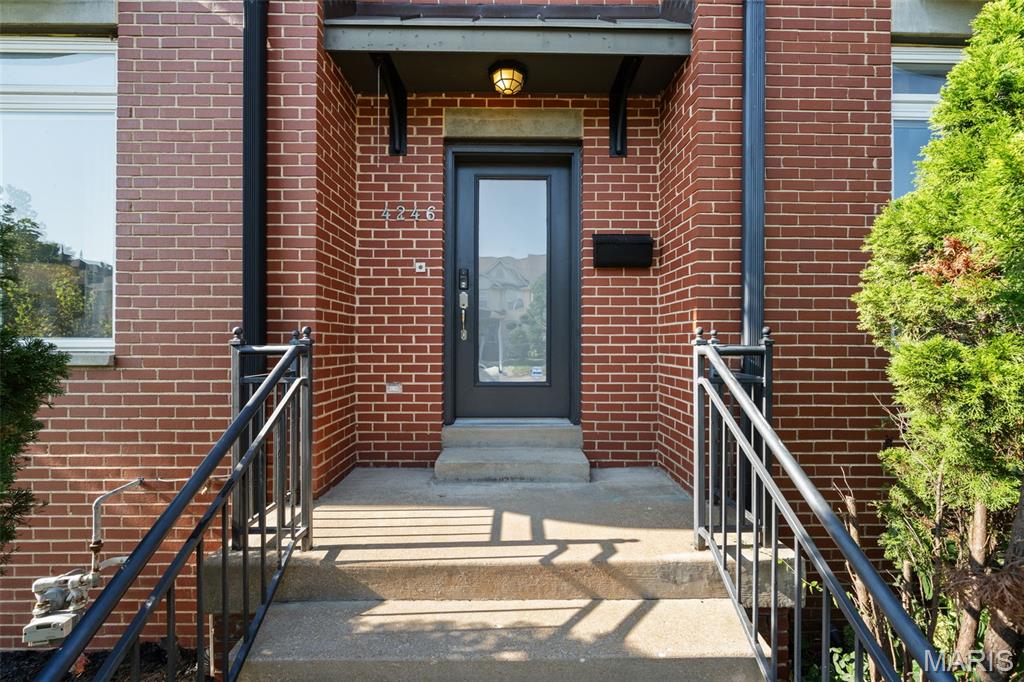4246 Olive Street Property Photo 2