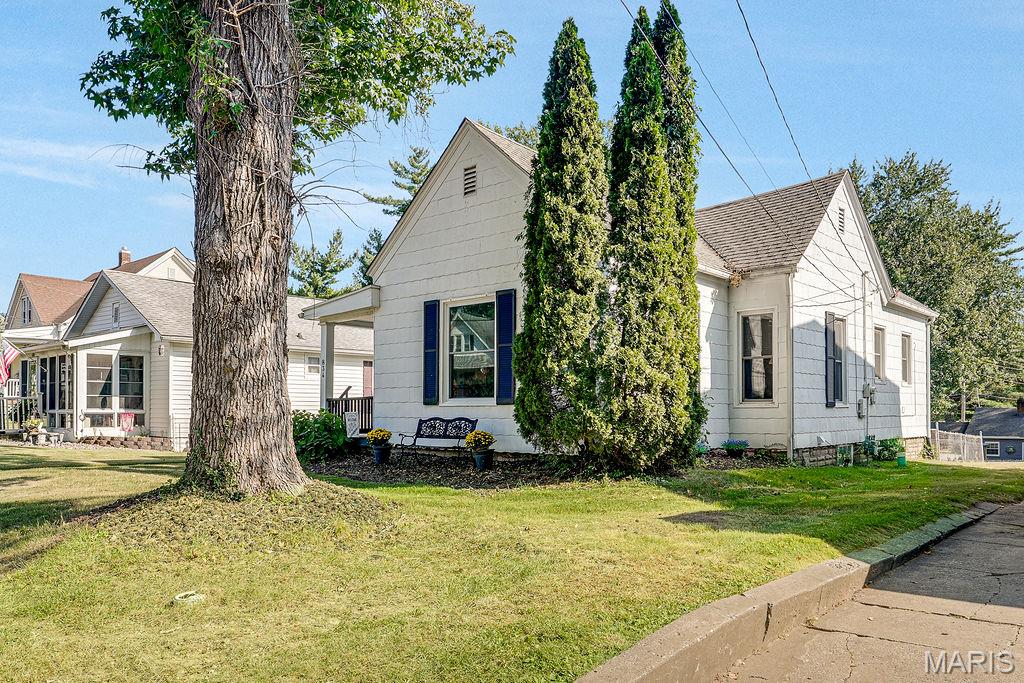 834 Douglas Street Property Photo 8