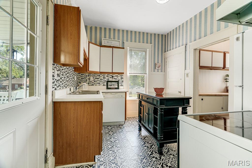 834 Douglas Street Property Photo 24