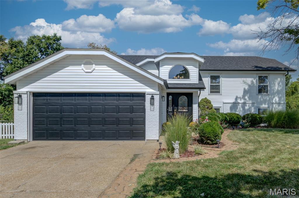 307 Twistedoak Court Property Photo 2